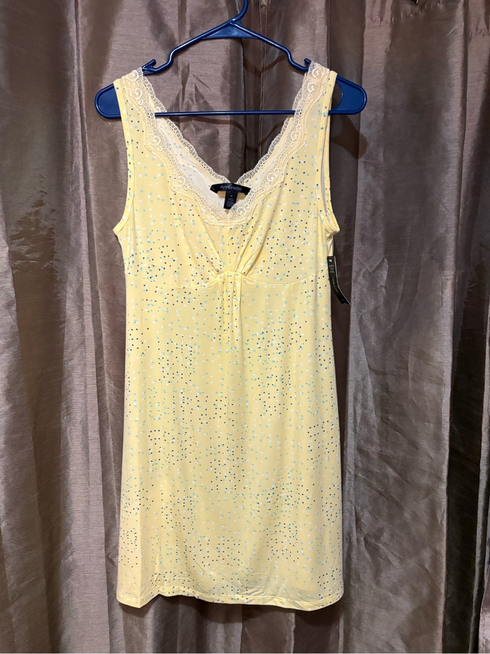 Ambrielle Pale Yellow Lace-Trim Nightdress with Sparkle